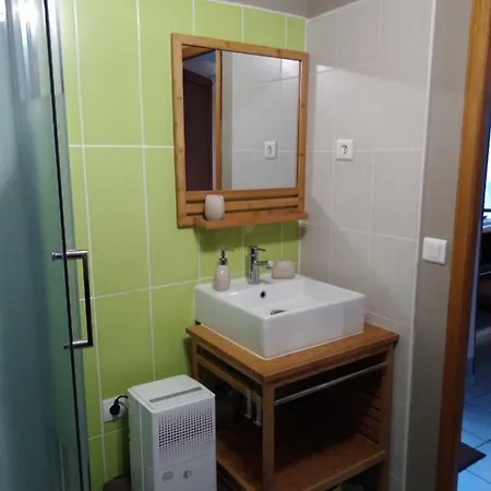 Les Tourterelles 住宿加早餐酒店 Chabournay