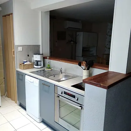 Les Tourterelles 住宿加早餐酒店 Chabournay